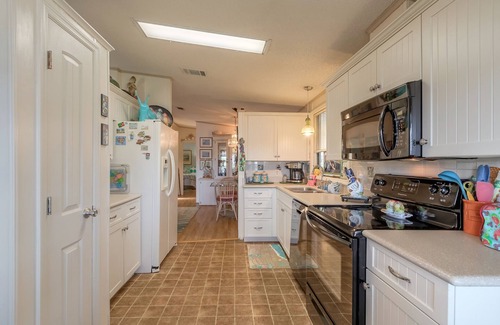 Edgewater House | Perfect Getaway: Boat Access & Family-Friendly Amenities