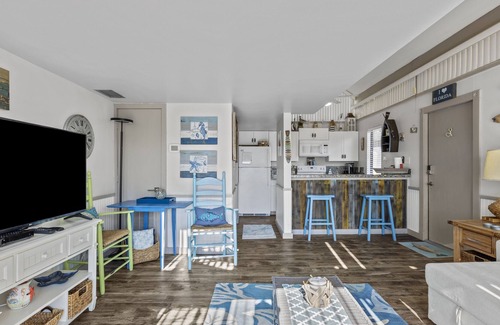 Crystal River Cottage | Experience "On River Time" Cottage with Oceanfront Views