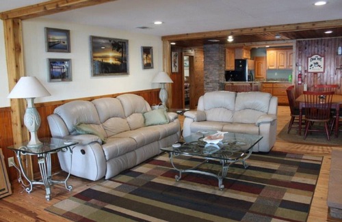 Palatka House | Experience Riverfront Bliss at Our Pet-Friendly Retreat