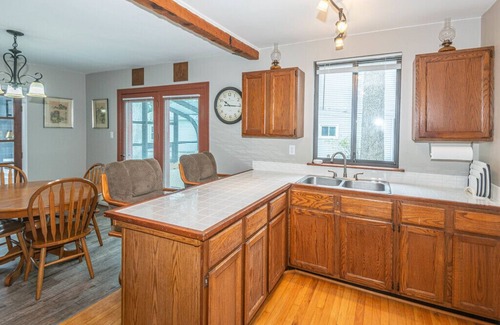 Lakeland House | Discover Fee-ling the Chain of Lakes: Family & Pet Friendly