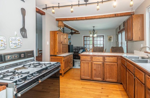 Lakeland House | Discover Fee-ling the Chain of Lakes: Family & Pet Friendly