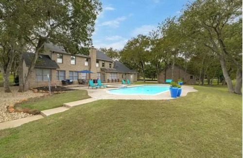 Leander House | Discover a 5-Bedroom Getaway with Ocean Views & Pool