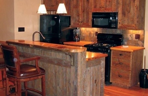 Belgrade Apartment | Equestrian Retreat: Refined Accommodations & Western Charm