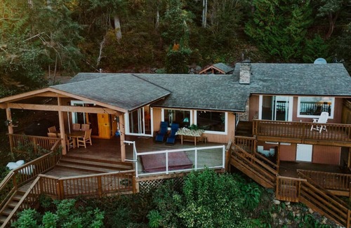 Brinnon House | Brinnon Oasis: Ocean Views, Spa & Oysters on the Water