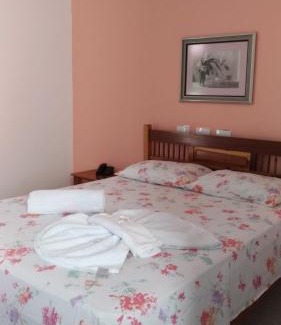 Itaobim Hotel | Cozy Brisa Do Vale Pousada: Family-Friendly with Breakfast