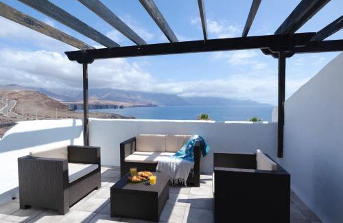 Galdar Apartment | Brisa del Mar - Breathtaking Ocean Views and Family-Friendly