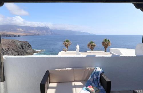 Galdar Apartment | Brisa del Mar - Breathtaking Ocean Views and Family-Friendly