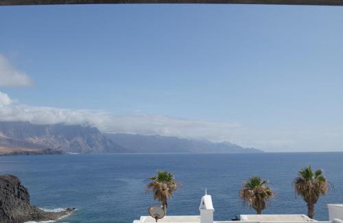 Galdar Apartment | Brisa del Mar - Breathtaking Ocean Views and Family-Friendly
