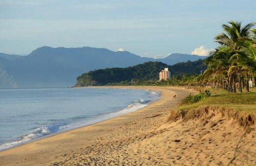 Caraguatatuba House | Brisa Hotel: Pet-Friendly Oasis with Oceanfront Views