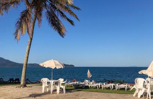 Caraguatatuba House | Brisa Hotel: Pet-Friendly Oasis with Oceanfront Views