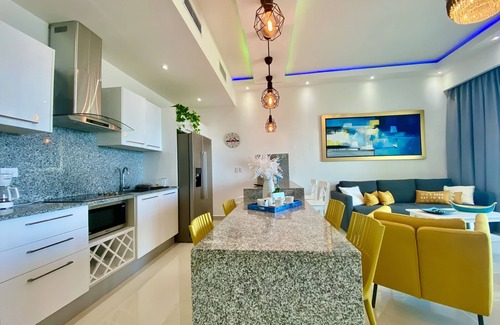 Juan Dolio - El Pueblo Apartment | Relaxing Yellow Touch: Beach, Pools, Gym & Ocean Views