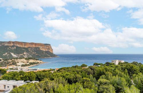 Cassis Apartment | Oceanfront Retreat at Brises Marines, Rated 9.5/10!