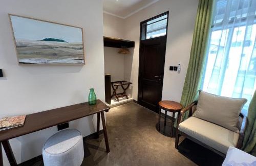 Moshi Hotel | Welcoming Bristol Cottages Kilimanjaro with Pool & Breakfast