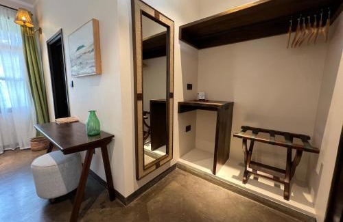 Moshi Hotel | Welcoming Bristol Cottages Kilimanjaro with Pool & Breakfast