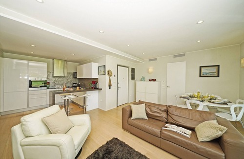 Lonato del Garda Apartment | Discover Bristol Exclusive 2/5 with Pool & Breakfast Included