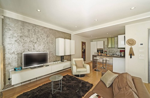 Lonato del Garda Apartment | Discover Bristol Exclusive 2/5 with Pool & Breakfast Included