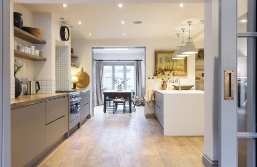 Brighton House | Beachside Bliss at Bristol Gardens - Pet Friendly & Ocean View