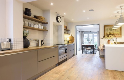 Brighton House | Beachside Bliss at Bristol Gardens - Pet Friendly & Ocean View
