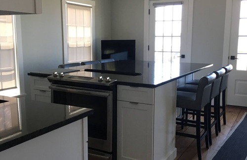 Bristol House | Waterfront House with Ocean View and Spa in Downtown Bristol