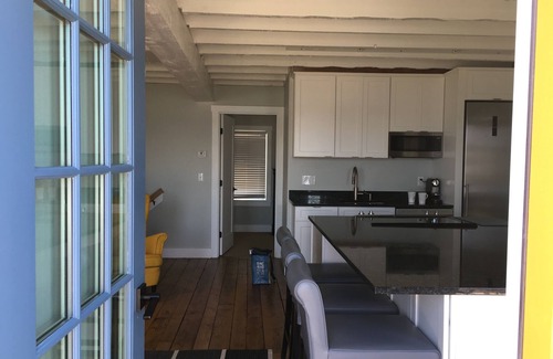 Bristol House | Waterfront House with Ocean View and Spa in Downtown Bristol