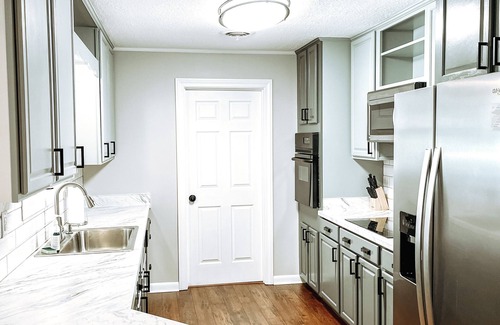 Tupelo House | Child-Friendly Bristow Bungalow - Guest Rated 10/10 Stay