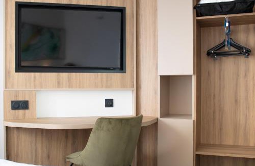 Saint-Sylvain-d'Anjou Hotel | Pet-Friendly Brit Hotel Angers Parc Expo with Pool Access