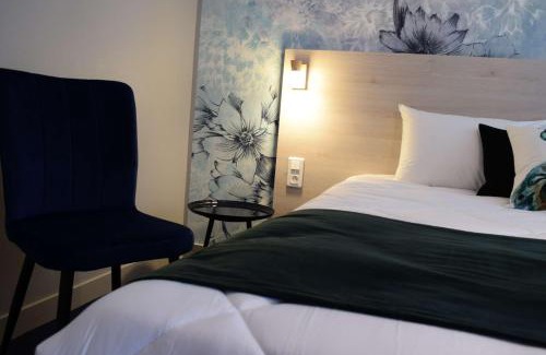 Etrelles Hotel | Pet-Friendly Brit Hotel Au Pays De Vitré with Great Amenities