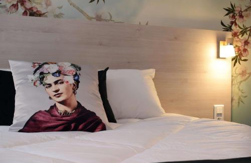 Etrelles Hotel | Pet-Friendly Brit Hotel Au Pays De Vitré with Great Amenities