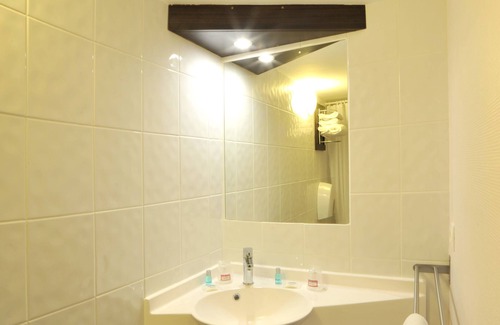 Dardilly Hotel | Comfortable Stay at Brit Hotel Confort Lyon Dardilly