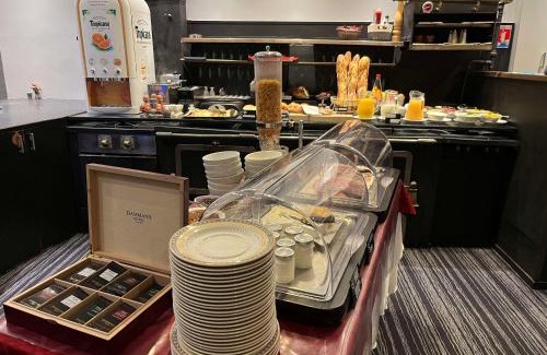 L'Aigle Hotel | Pet-Friendly Stay at Brit Hotel Du Dauphin L'Aigle