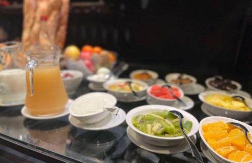 L'Aigle Hotel | Pet-Friendly Stay at Brit Hotel Du Dauphin L'Aigle