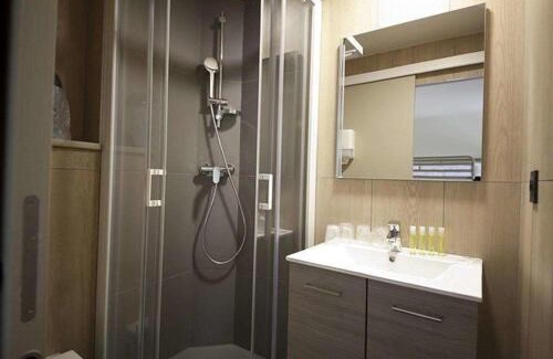 Aubiere Hotel | Pet-Friendly Retreat at Brit Hotel Essentiel Arverne