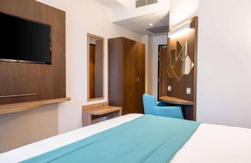 Figeac Hotel | Experience Comfort at Brit Hotel Figeac with Pool & Spa