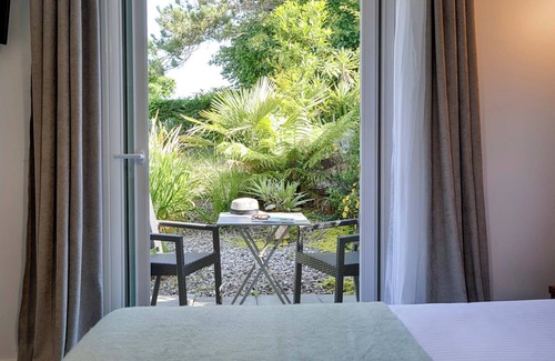Auray Hotel | Top-Rated Brit Hotel Le Branhoc with Delicious Breakfast