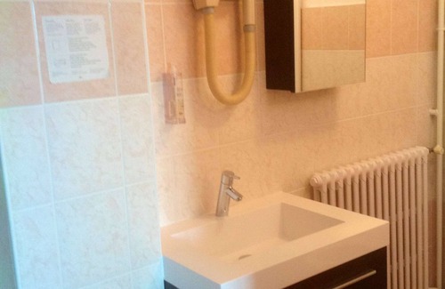 Varennes-Vauzelles Hotel | Comfortable Stay at Brit Hotel le Magdalena with Pool & Dining