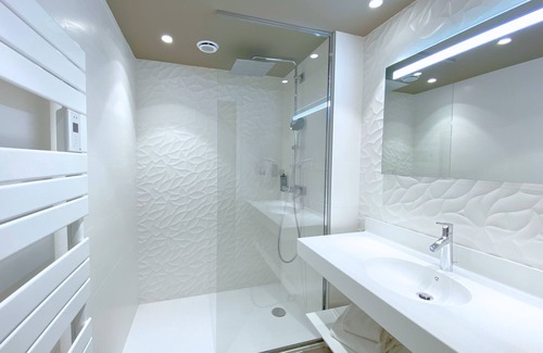 Lecousse Hotel | Relax at Brit Hotel Piscine & Spa - Fougères, Rated 9.2/10