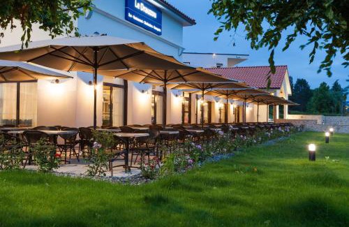 Figeac Hotel | Discover Brit Hotel Privilège Figeac: Pool & Ocean Views