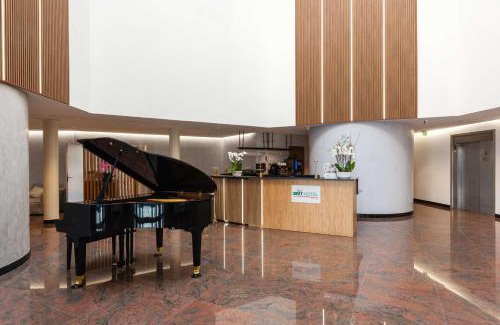 Rosny-sous-Bois Hotel | Elegant Brit Hotel Privilège in Paris Rosny-sous-Bois