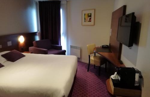 Joue-les-Tours Hotel | Discover Brit Hotel Tours Sud – Le Cheops with Great Amenities