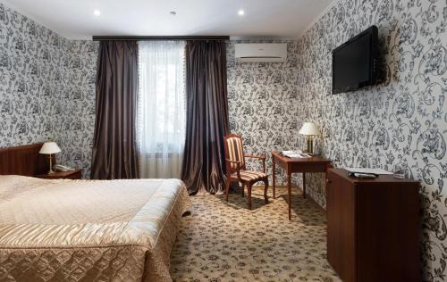 Kharkiv Hotel | Experience Britaniya: Oceanfront Bliss with a Pool & Spa