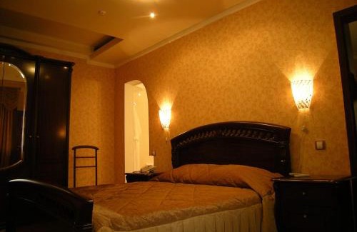 Kharkiv Hotel | Experience Britaniya: Oceanfront Bliss with a Pool & Spa