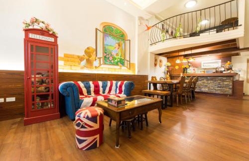 Luodong House | Cozy British Country Inn B&B with Hot Tub & Breakfast