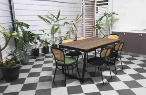 George Town Villa | Cozy British Granny's Cottage in Georgetown, Family-Friendly Stay