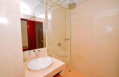 Pangkalan Bun Hotel | Relax at BRITS HOTEL PANGKALAN BUN with Pool & Dining