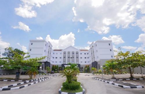 Pangkalan Bun Hotel | Relax at BRITS HOTEL PANGKALAN BUN with Pool & Dining