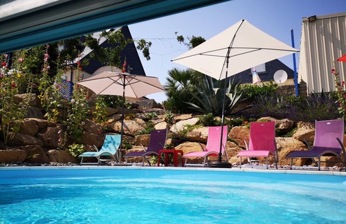 Loperhet Apartment | Tranquil Oceanfront Retreat for Two with Pool & Breakfast