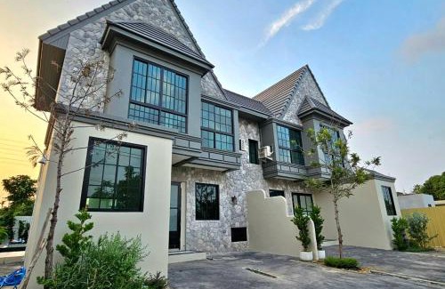 Na Chom Thian Villa | Serene Brittany Pool Villa - Family-Friendly Retreat in Pattaya