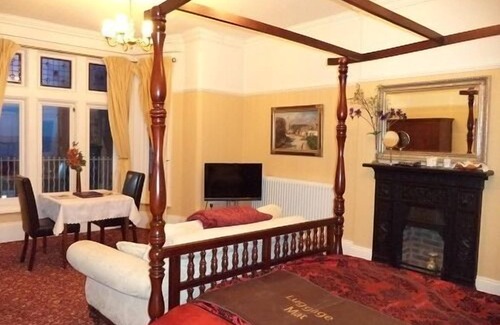 Lowestoft House | Discover Britten House: 4-Star Stay with Pool & Breakfast