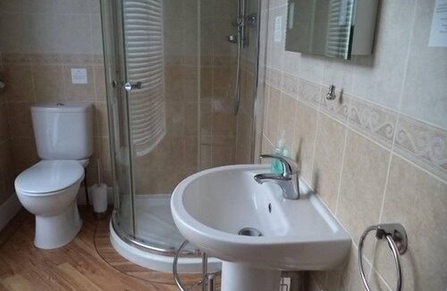 Lowestoft House | Discover Britten House: 4-Star Stay with Pool & Breakfast