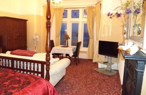 Lowestoft House | Discover Britten House: 4-Star Stay with Pool & Breakfast